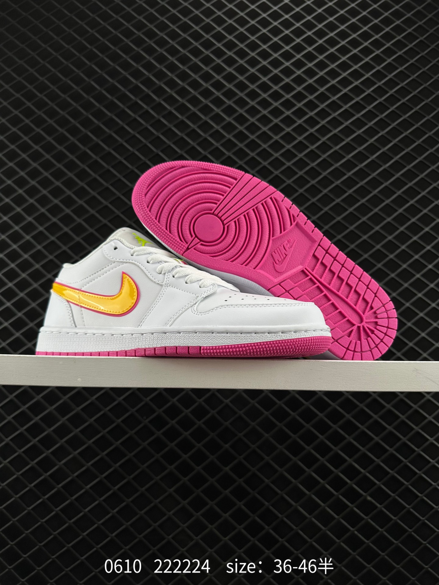 Nike Air Jordan 1 Low SE”Phantom Denim Swoosh“